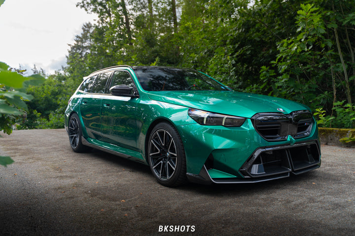 BMW M5 G90 / M5 G99 Touring MP Style Carbon Bodykit – OEM Style Prepreg Carbon (Front Lip, Side Skirts, Diffuser)