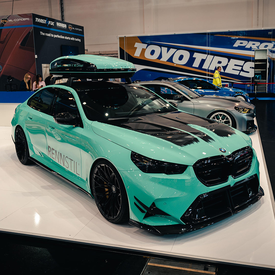 TOWMA. - SooQoo BMW 5 Serie G60 G61 / M5 G90 G99 V2 Prepreg Carbon Fiber Vented Hood Primer