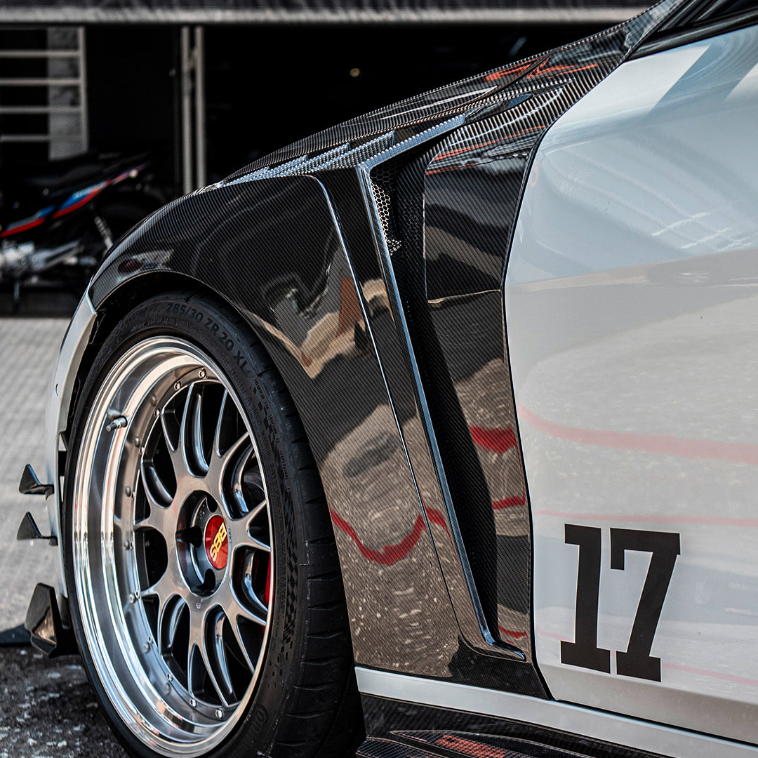 SooQoo carbon fenders M4 G82 op auto